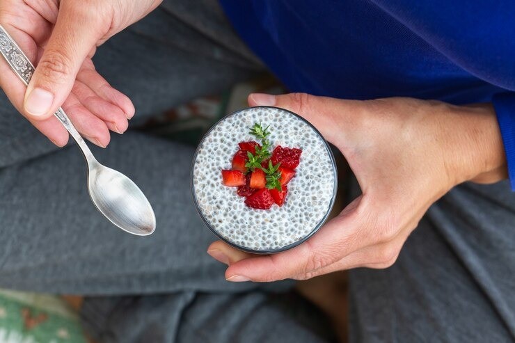 chia pudding sarapan sehat, chia pudding ibu muda, menu sehat rendah kalori, superfood untuk ibu hamil, makanan tinggi serat dan omega 3, sarapan sehat untuk menyusui, chia pudding praktis